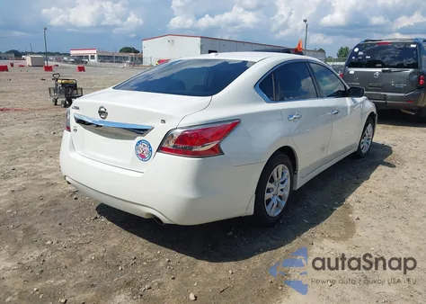 2015 Nissan Altima 2.5 S z USA, uszkodzony, nr VIN 1N4AL3AP7FC267447